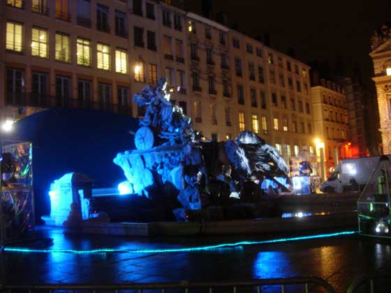 Fete-des-lumieres-2010-Place-Terreaux-Bartholdi-Lyon Fontaine Bartholdi - Place des Terreaux
