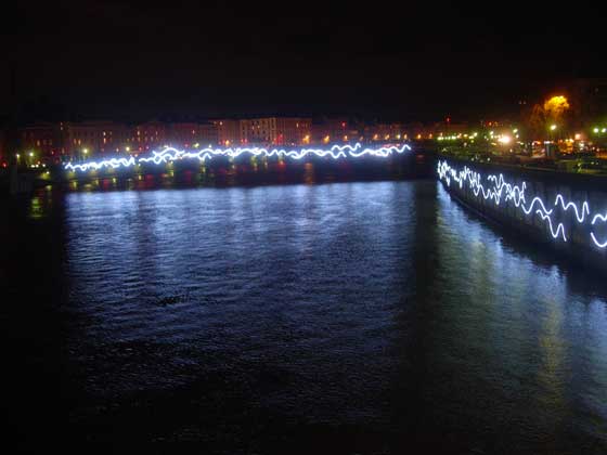 Fete-des-lumieres-2010-Quais-de-Saone-Lyon Quais de Saône avec Fourvière en arrière-plan