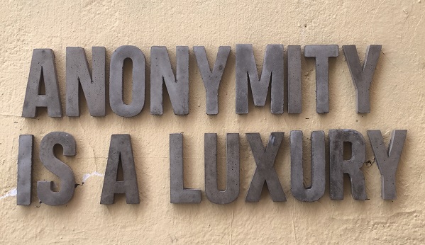 Anonymity is a luxury, oeuvre (forcément) anonyme, 2019