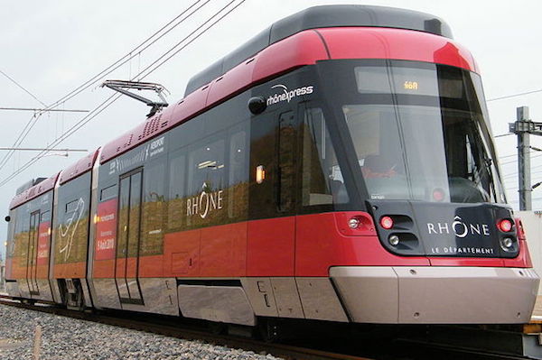 Trajet centre Lyon vers Aéroport Saint-Exupéry pour le prix d’un ticket de métro : horaire ligne de bus TCL 200