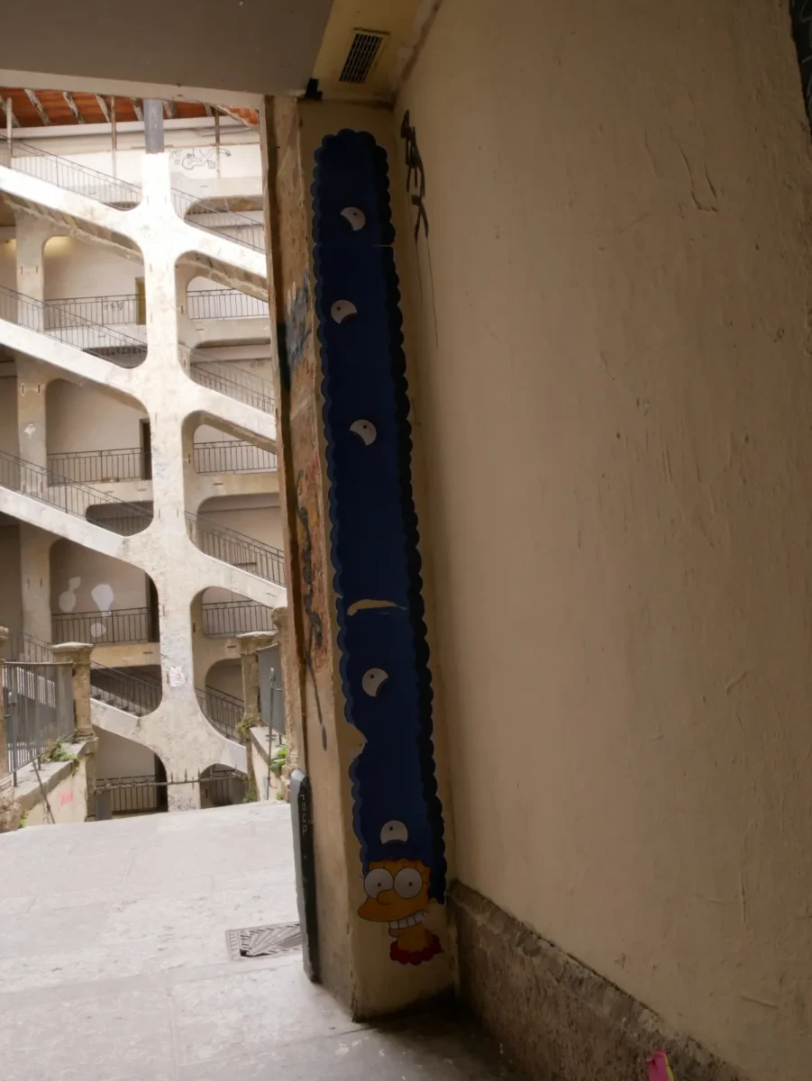 Par l'artiste Toki_art, entrée de la traboule des Voraces, Croix-Rousse, Lyon - Street art