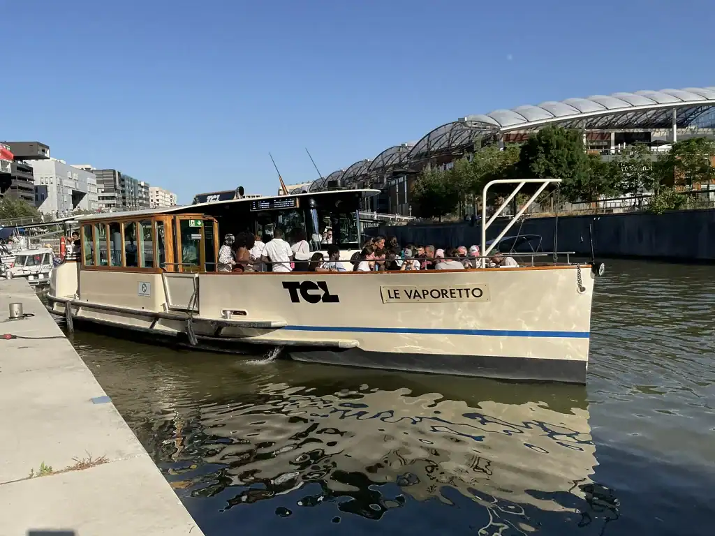 Navigône au départ de la darse de Confluences, Lyon