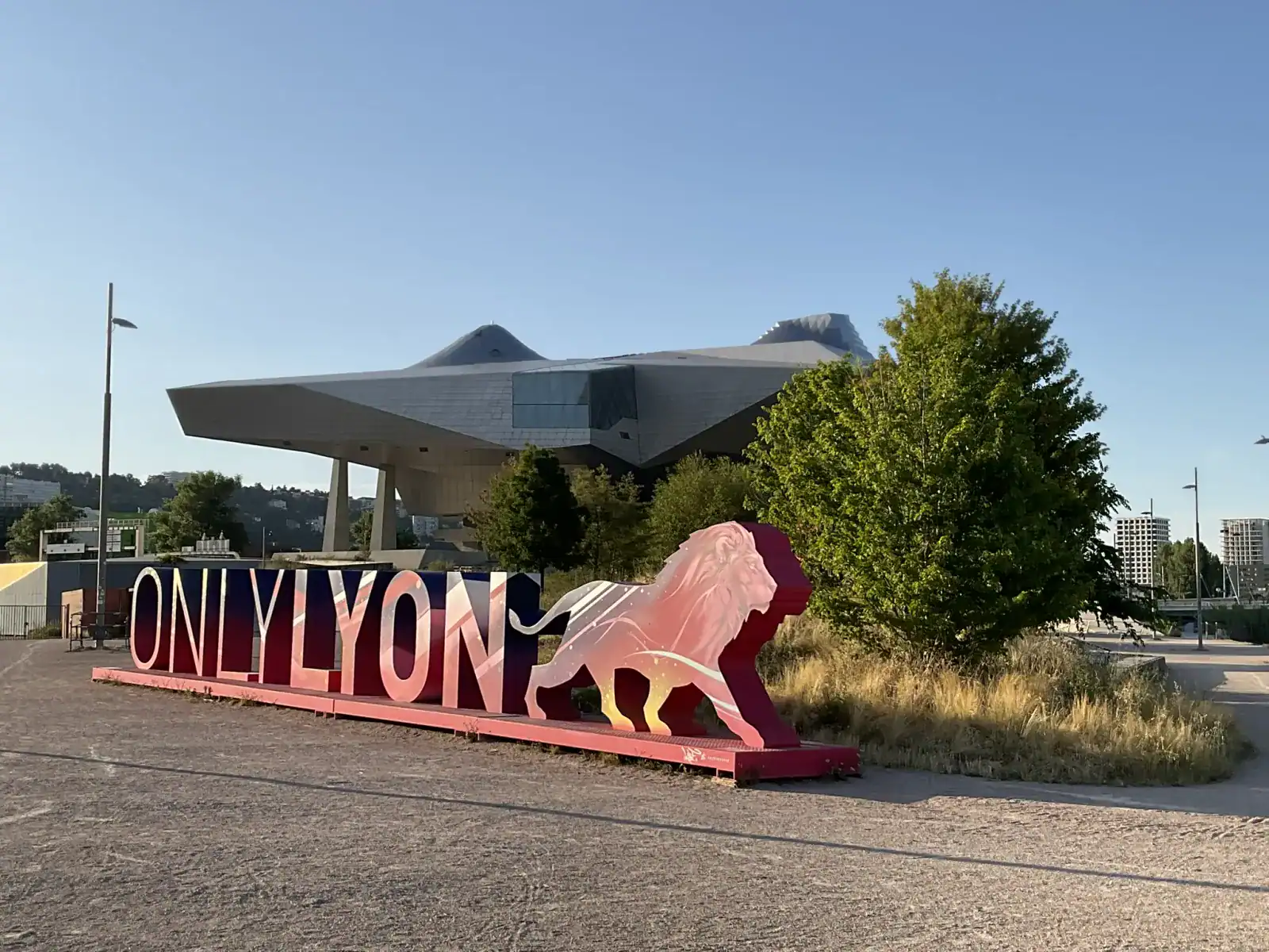 La mascotte génate ONLYLYON à Confluence, Lyon