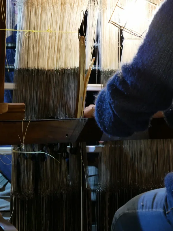 Métier à tisser la soie en cours de rénovation par la Maison Brochier à Lyon