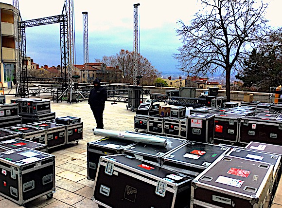 Grosse quantité de matériel en vue de la fête des lumières 2017 en haut du jardin de la grande côte à Croix-Rousse, Lyon