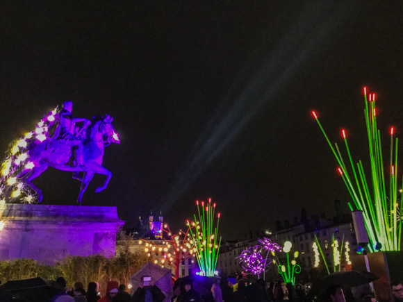 "Promenons-nous" par TILT - François Fouilhé, fête des lumières 2017, Place Bellecour — Photo GB Lyon-visite.info