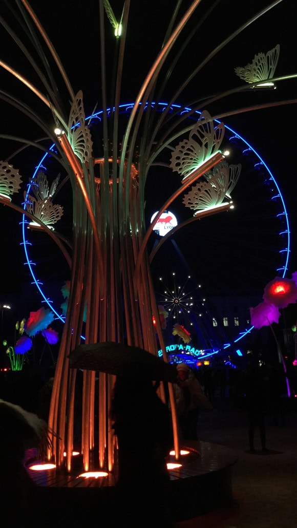 "Promenons-nous" par TILT - François Fouilhé, fête des lumières 2017, Place Bellecour — Photo GB Lyon-visite.info
