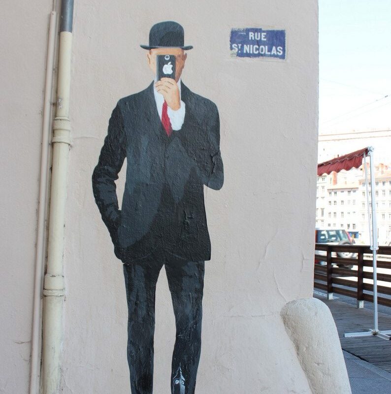 Le fils de l'homme, Big Ben — Détournement de l'oeuvre éponyme de Magritte