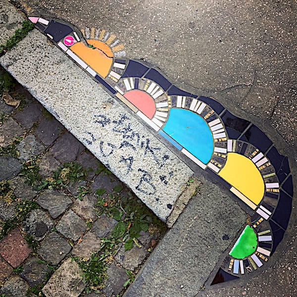 Ememem, "flacking" place Bellevue vers le fort - Street art Lyon 