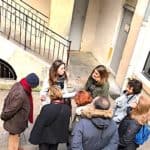 Guide conférencier Mégane expliquant la traboule des voraces à la Croix-Rousse à lyon