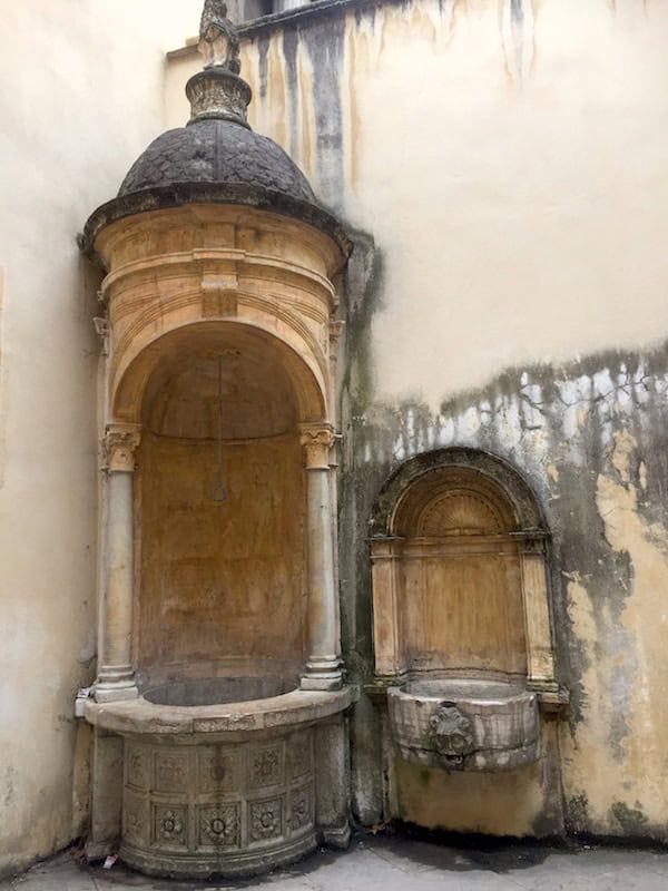 Puits, fontaine Philibert Delorme, Maison Chamarier