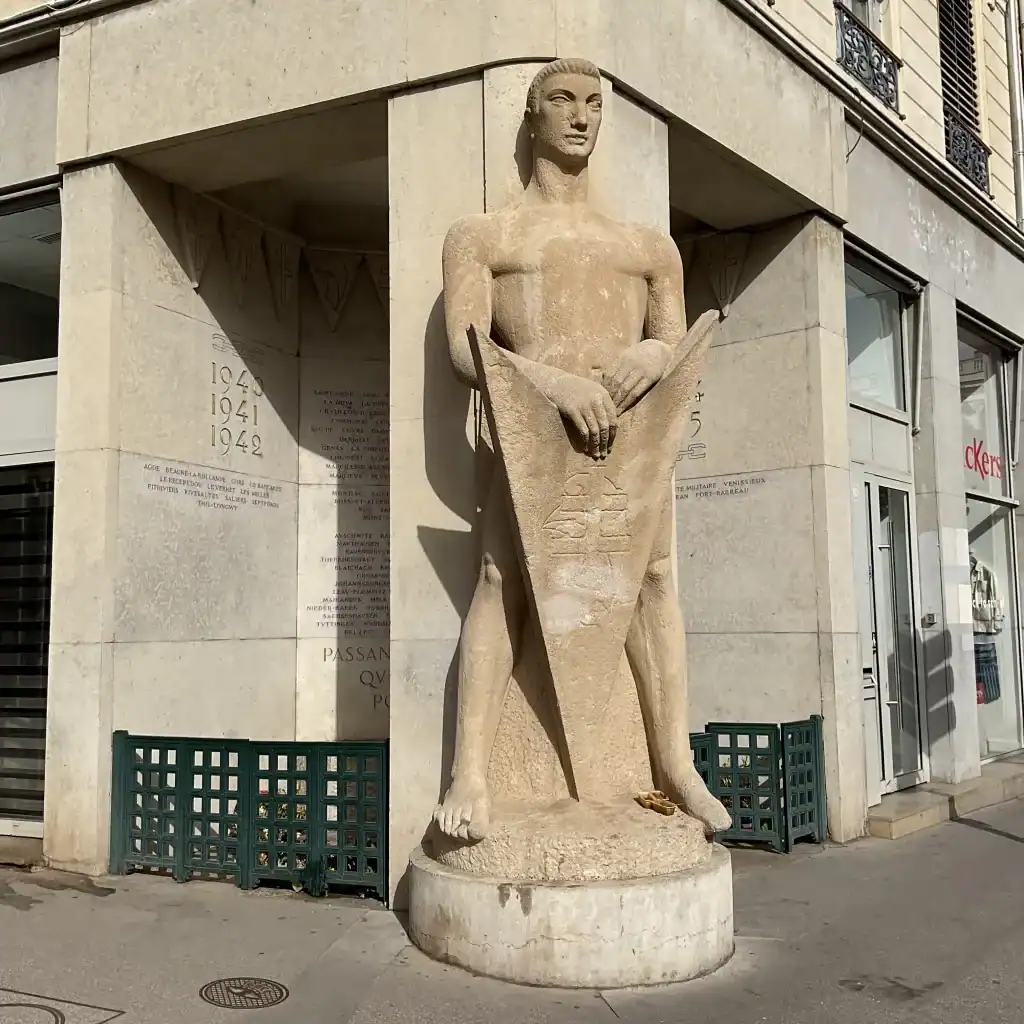 Le Veilleur de pierre - Place Bellecour - mémorial de la Résistance - Lyon