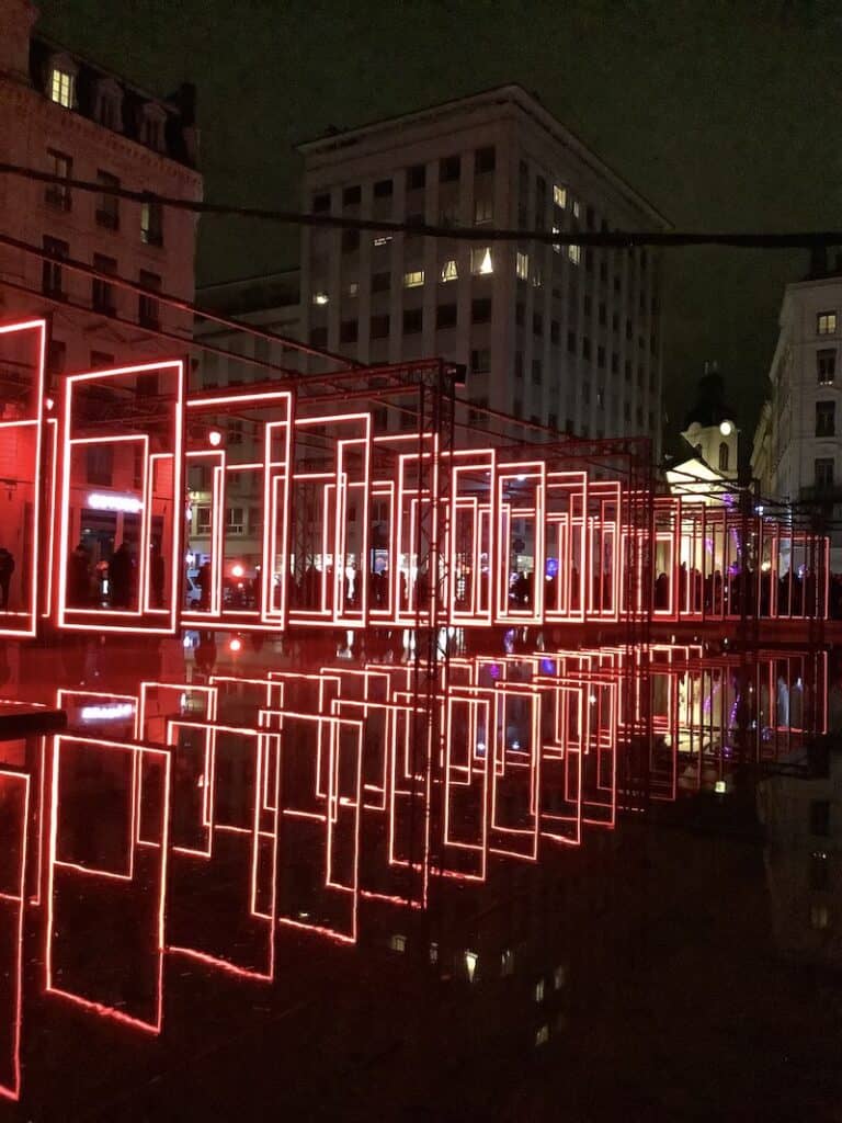 Fête des lumières Lyon 2021- Frame Perspective par Olivier Ratsi (lumière) et Thomas Vaquié (son) — Place de la République