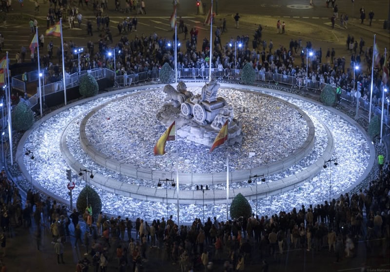 Fete des lumieres Lyon 2024 - Plastic Island (simulation), par collectif Luzinterruptus, Parc de la Tête d'Or