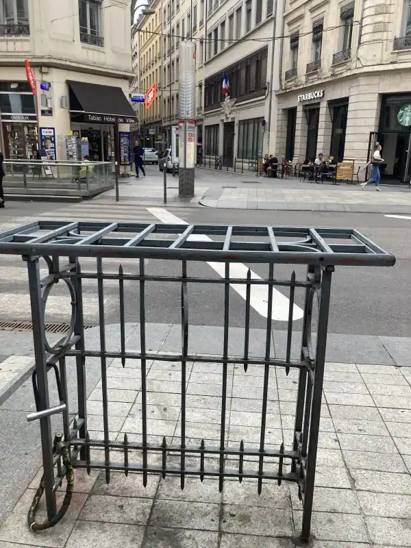 Les consoles de repos Vignal, traces du travail de la soie