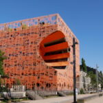 Le "cube orange" du Cabinet d'architecture Jakob et MacFarlane dans le nouvel éco-quartier Confluence à Lyon