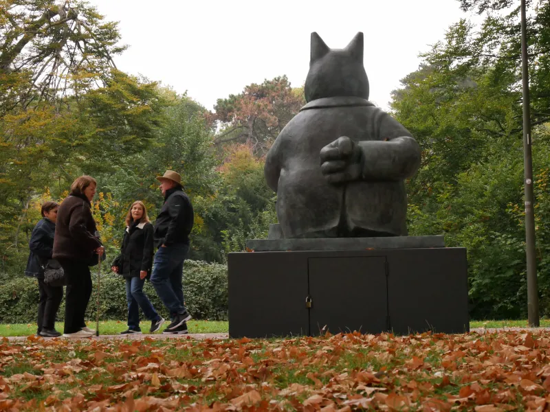 Le Chat, statue de Philippe Geluck - Parc de la Tête d'Or, allée du lac