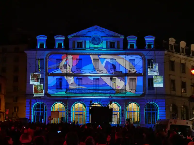 Fête des lumières Lyon 2025, jeune création Gare Saint Paul - Vali Chincișan, roumain, Panagiotis Tomaras, grec et Svitlana Reinish