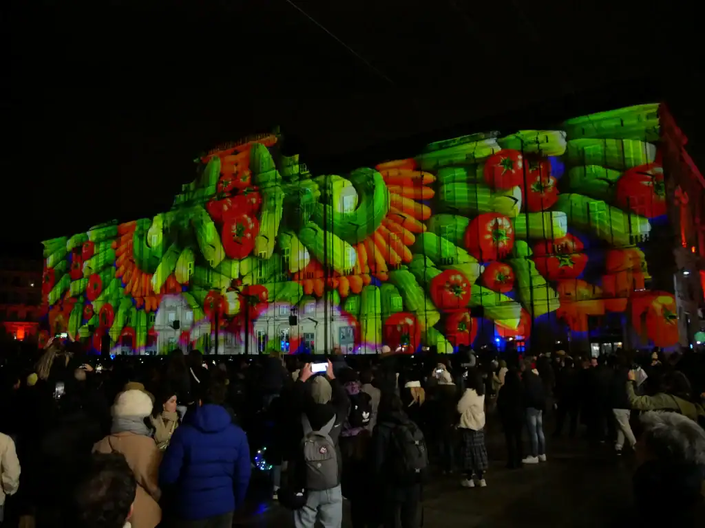 Lundi c'est raviolis, par Tigrelab, place des Terreaux - Fête des lumières 2025, Lyon