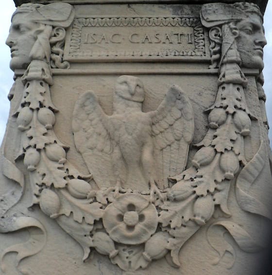 Cimetière de Loyasse, tombe du chocolatier Isac Casati, chouette : augure de la mort et symbole de sagesse