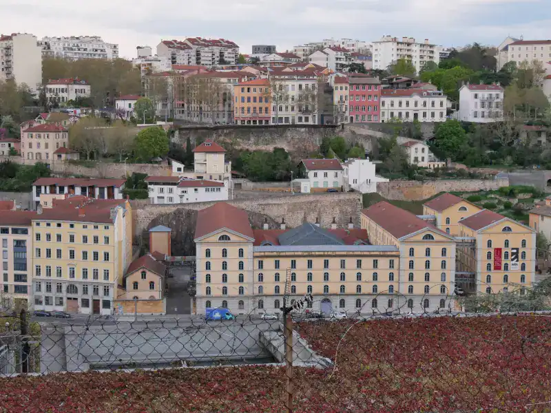 Les Subsistances, vues depuis la montée de la Sarra, de l'autre côté de la Saône - Lyon