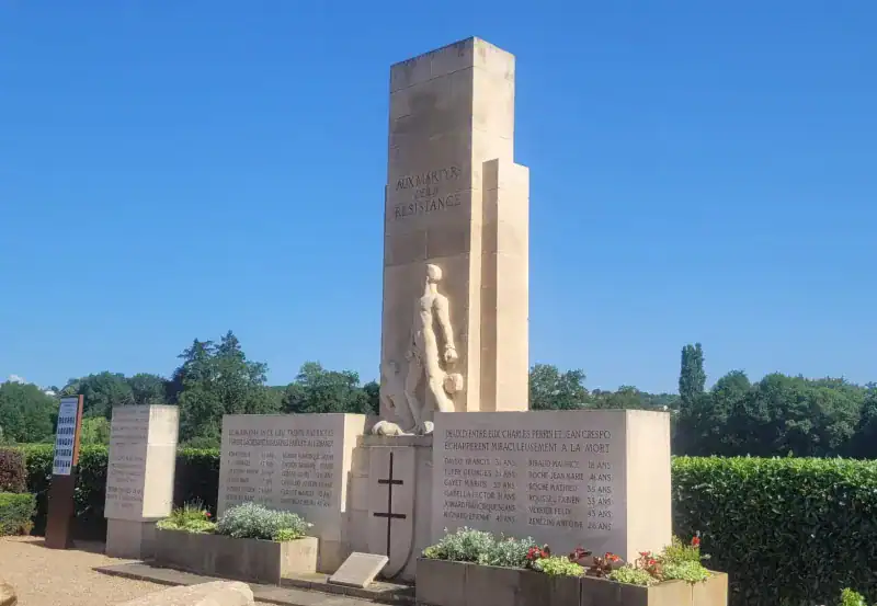 Monument de Roussille, Saint Didier de Formans