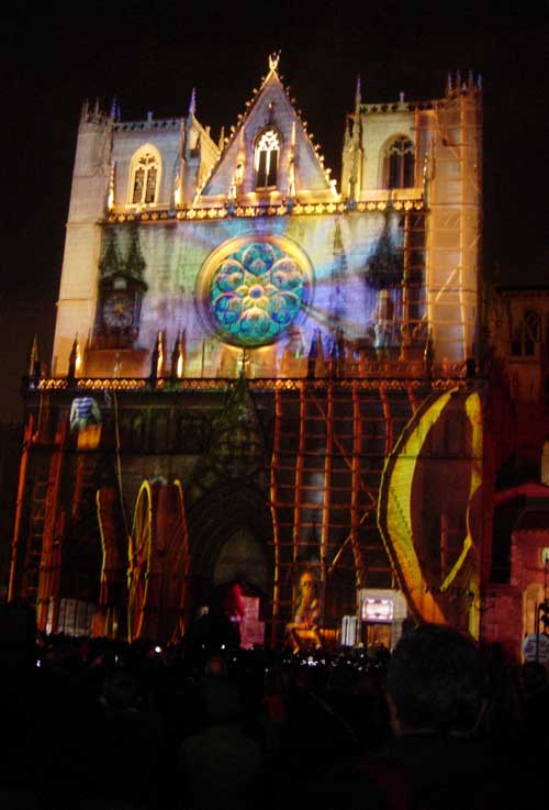 Fête des lumières Lyon 2009 - Cathédrale Saint-Jean - DR Damien Fontaine : Les bâtisseurs