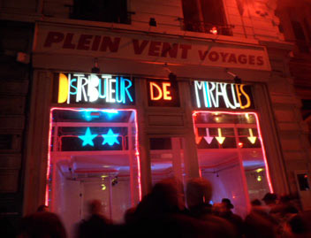 Fête des lumières Lyon - Distributeur de miracles - 6, rue Président Carnot