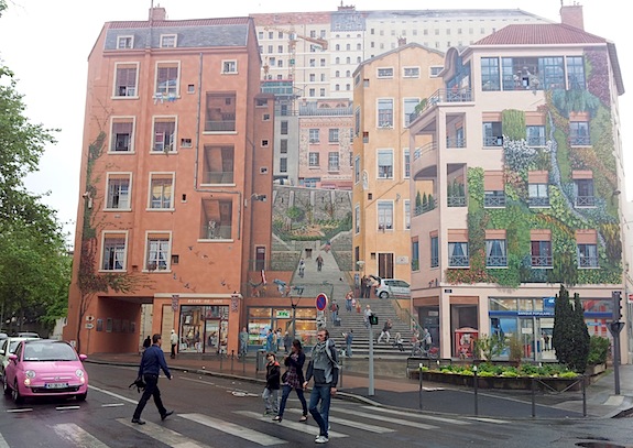 Visiter Lyon : le mur peint des canuts Croix-Rousse