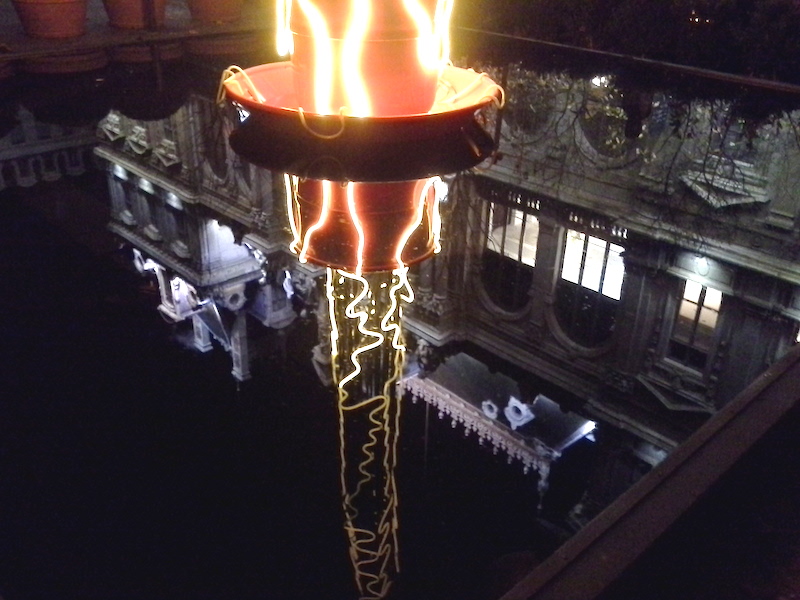 Lampe d'Aladin devant la Chambre de commerce, Fête des lumières 2014