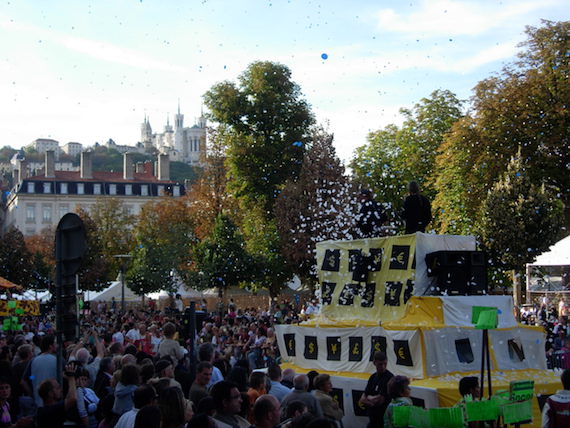 biennale de la danse de Lyon : le final place Bellecour