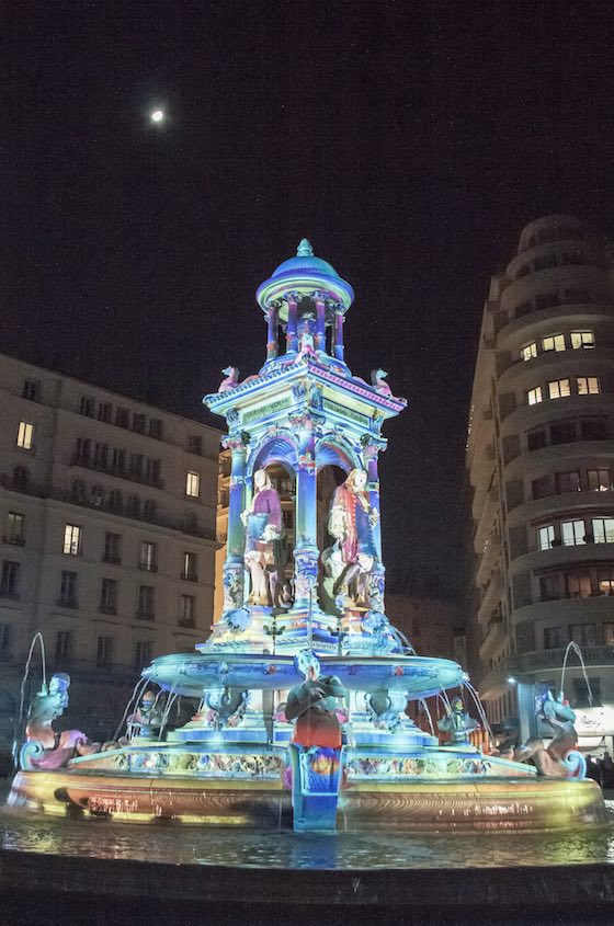 Fontaine d'étoiles, Patrice Warrener — Place des Jacobins, Fête des lumières 2016 - Photo Lyon-visite.info