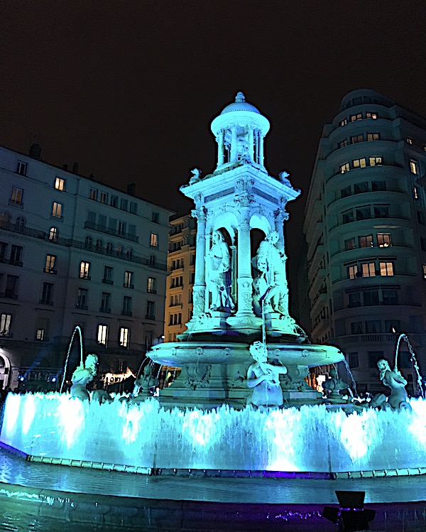 Fête des lumières 2018, fontaine de la place des Jacobins