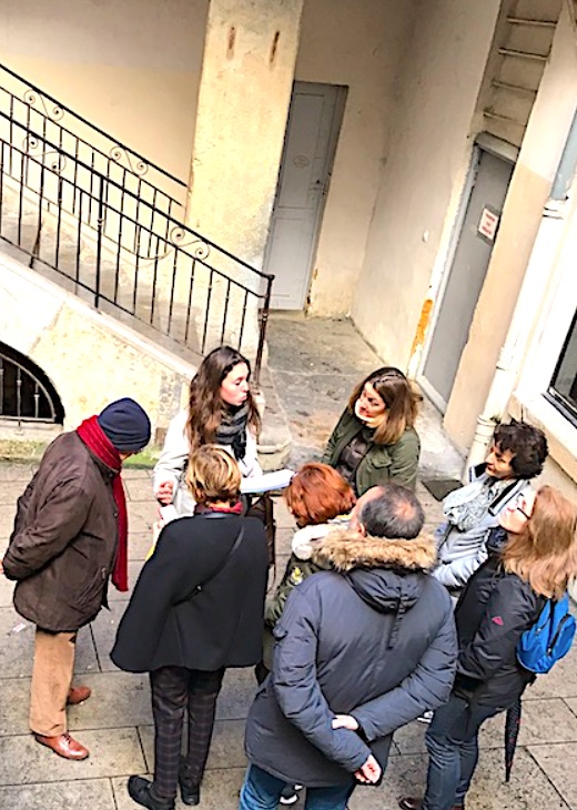 Guide conférencier Mégane dans traboule des voraces croix-rousse lyon