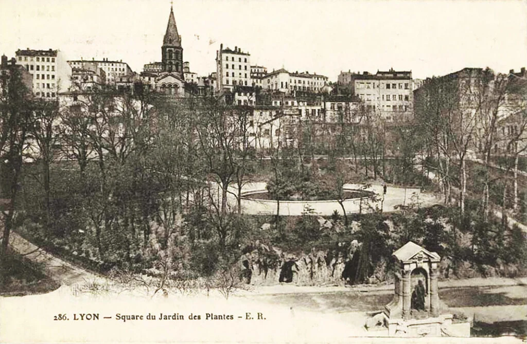 Carte postale ancienne représentant le jardin des plantes de Lyon, dans le 1er
