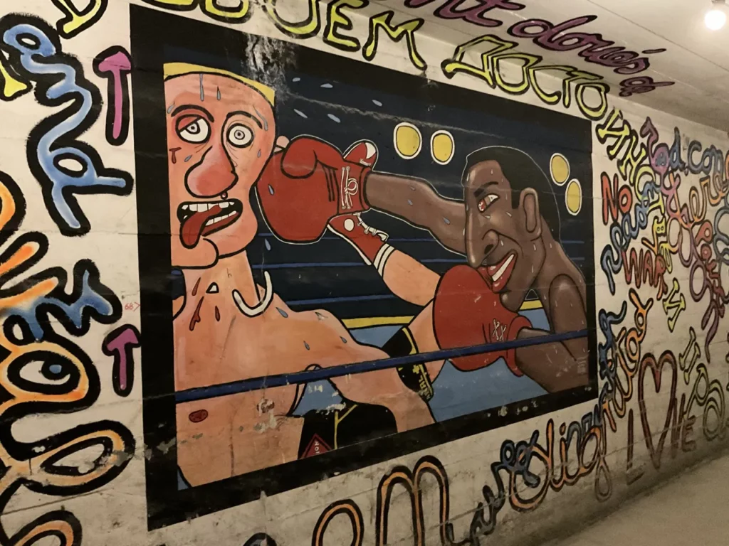 street art avec Chamizo dans le couloir des anciennes prisons Saint Paul Saint Joseph