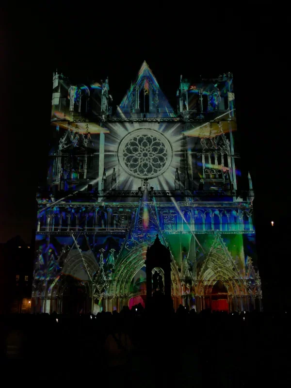 Lumina, par László Zsolt Bordos - Cathédrale Saint-Jean - Fête des lumières 2025, Lyon
