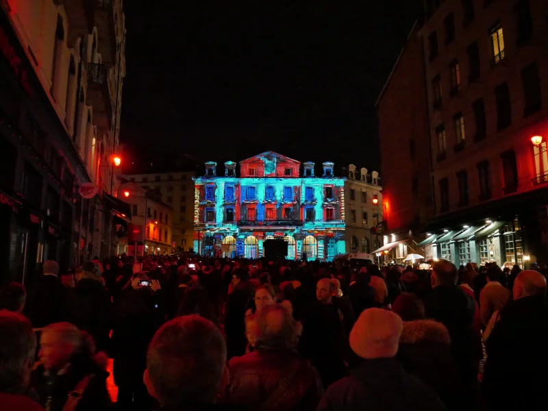 Fête des lumières Lyon 2025, jeune création Gare Saint Paul - Vali Chincișan, roumain, Panagiotis Tomaras, grec et Svitlana Reinish